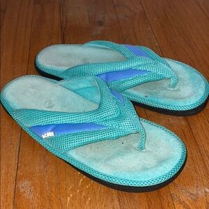 Acorn soft flip flops
